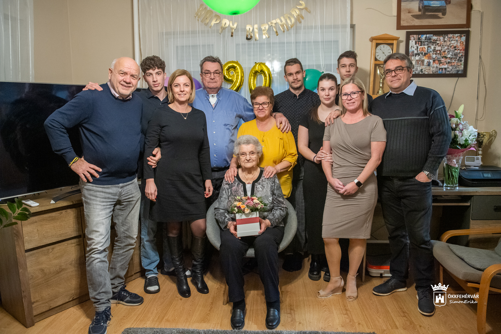 90. születésnapján köszöntötték Fuksz Istvánné Kati nénit Székesfehérváron